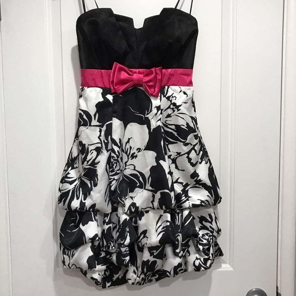 B. Darling Strapless Party Dress Jrs. 9/10